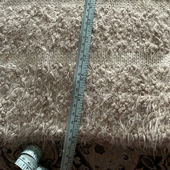 👽 Fuzzy sweater - Picture 2 of 7